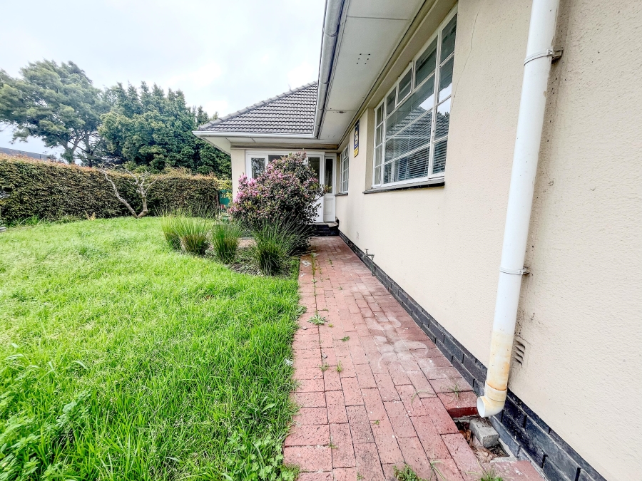 To Let 4 Bedroom Property for Rent in Pinelands Western Cape